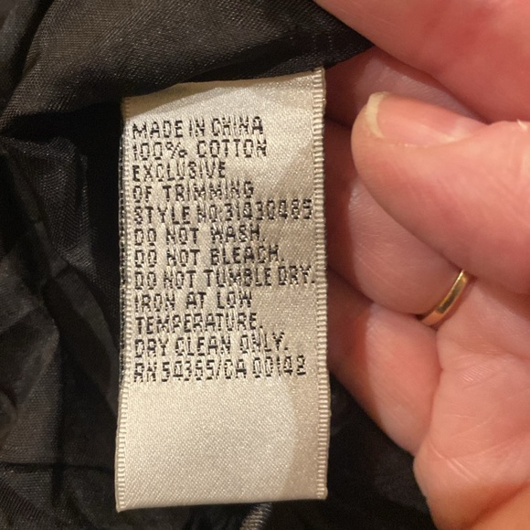 Black velour/velvet jacket. By Nygard. Womens size 16 - Picture 8 of 9